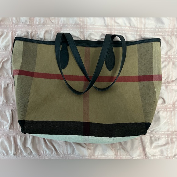 Burberry Medium Reversible Doodle Tote Bag - Unisex - Picture 8 of 8